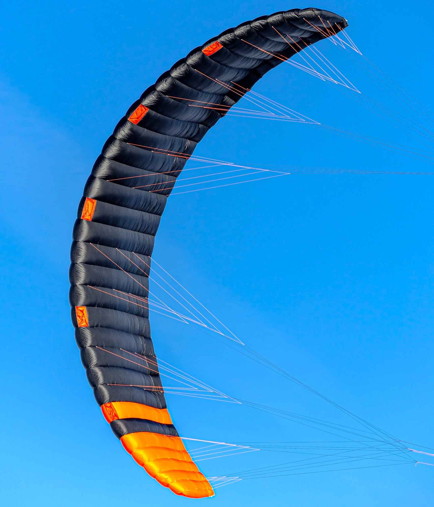 Парафойл WindMaster Bro Парафойл WindMaster Bro — универсальный фрирайдный кайт для воды, снега и фойла