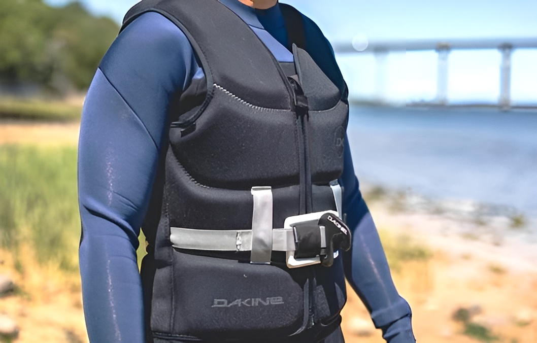 Dakine Shock Wing Vest Black Защитный жилет Dakine Shock Wing Vest Black для вингфойлинга и фойлинга